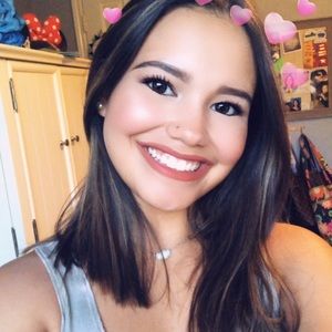 Meet your Posher, Elaina